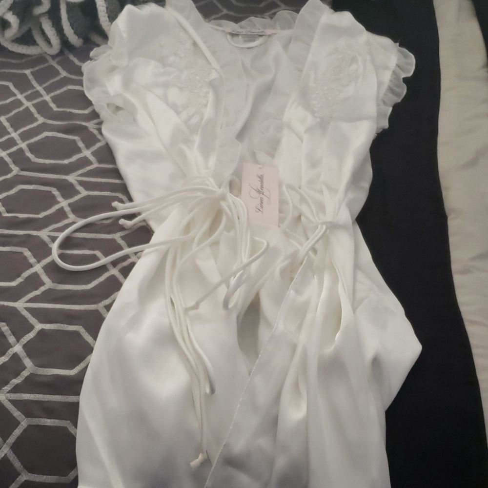 🆕️ Bridal Robe